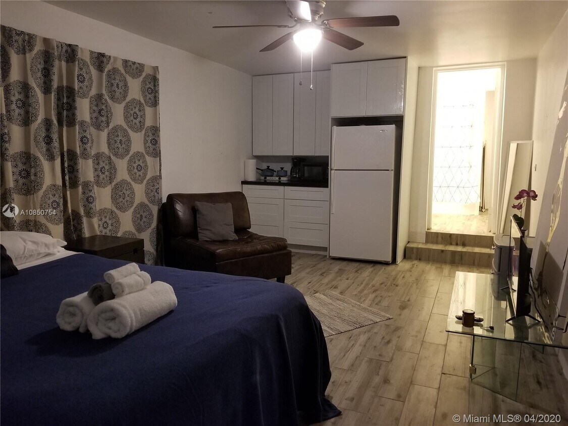 Foto principal - 124 NW 31st St