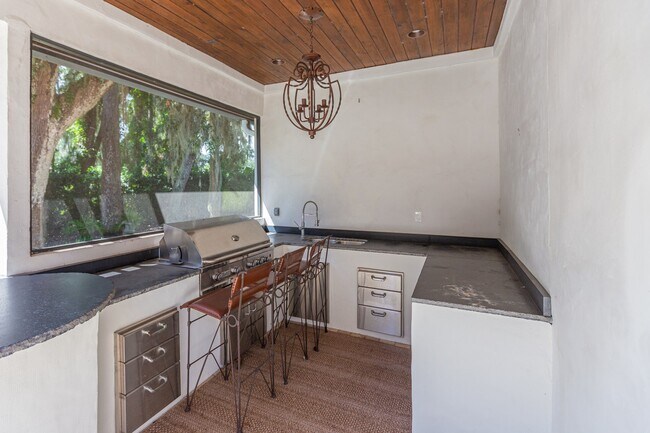 Foto del edificio - 204 12 Oaks Ln