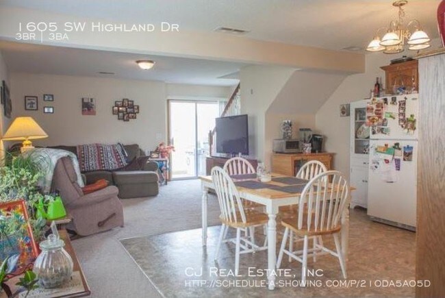 Building Photo - 1605 SW Highland Dr