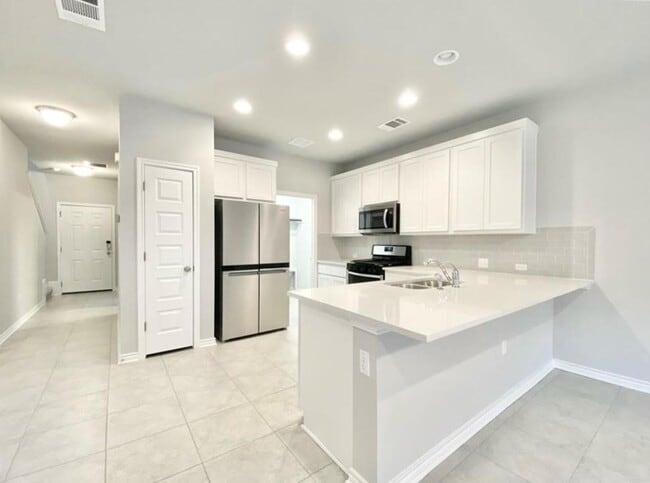 Building Photo - 1720 Fountain Bridge Dr