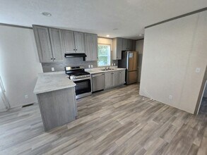 Building Photo - 109 Maple Dr