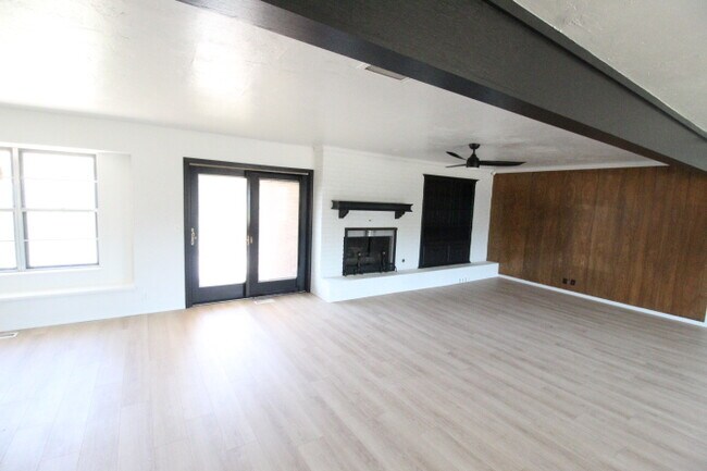 Foto del edificio - 5613 NW 115th St
