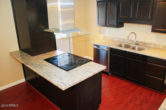 Building Photo - 8636 E Dianna Dr