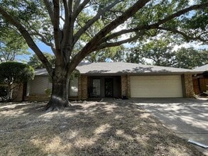 Building Photo - 3502 Hialeah Dr