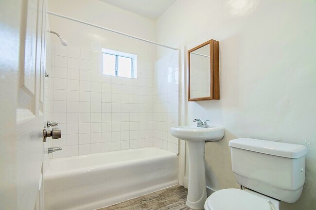 Foto del edificio - 921 S Bonnie Brae St