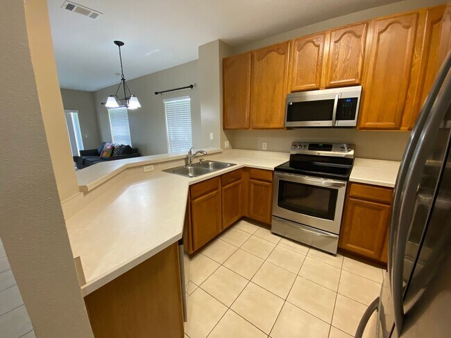 Foto del edificio - 3/2.5  Davenport Townhouse