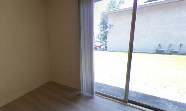 Foto del edificio - 11010 22 Middleground Rd.