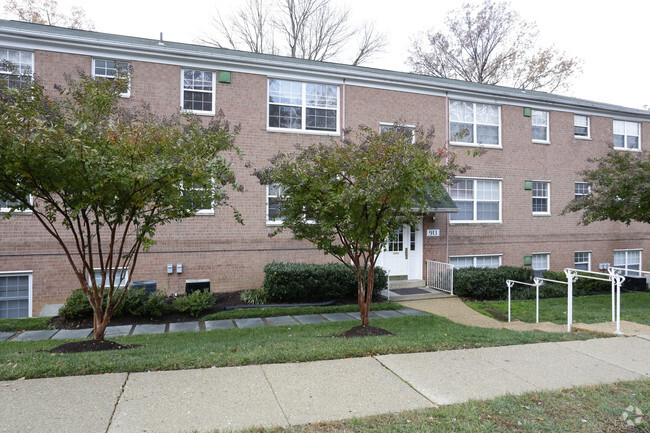 Building Photo - Fields of Falls Church