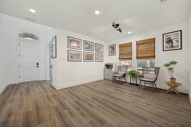 Building Photo - 724 Danbury St