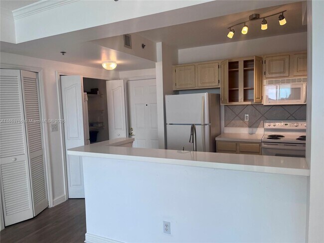 Foto del edificio - 2665 SW 37th Ave