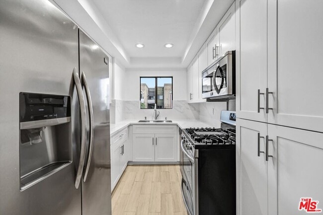 Foto del edificio - 1355 N Sierra Bonita Ave