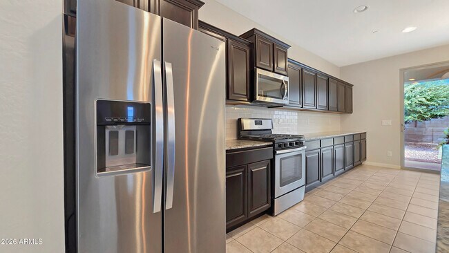 Foto del edificio - 21398 W Holly St
