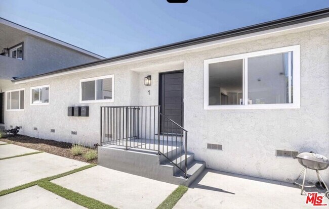 Foto del edificio - 817 N Kingsley Dr