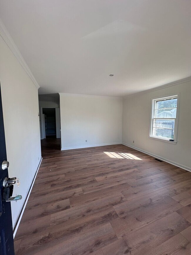 Building Photo - House for Rent