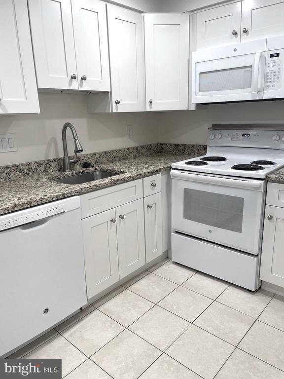 Foto del edificio - 7651 Tremayne Pl