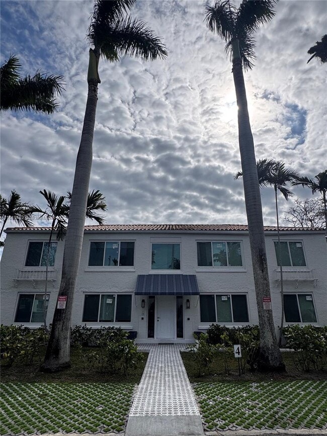 Building Photo - 2855 Royal Palm Ave