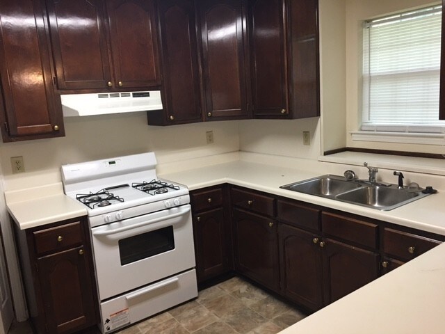 Building Photo - 401 Streamview Ln