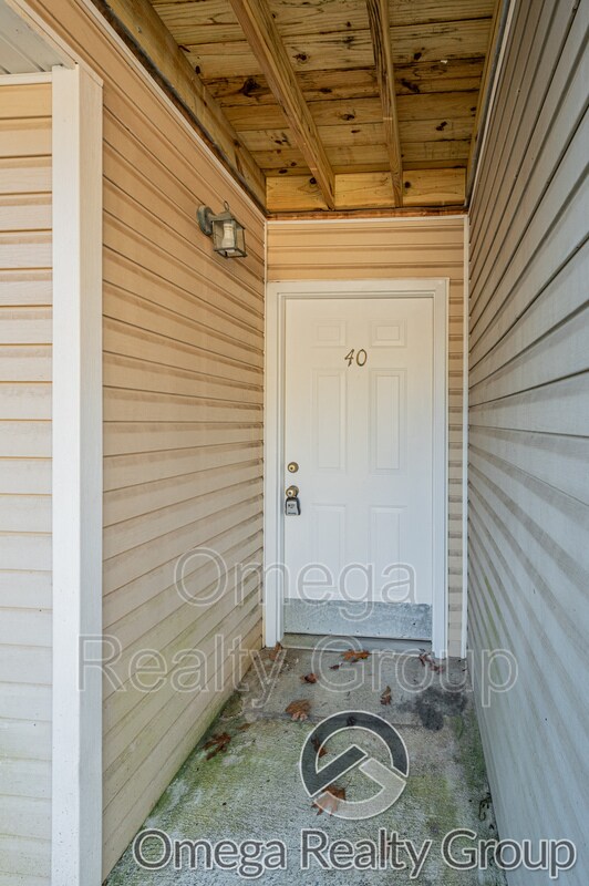 Foto del edificio - 484 Grey Hill Rd
