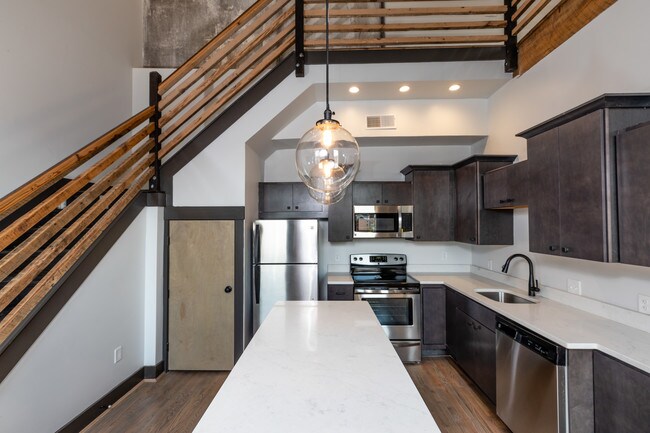 Kitchen - 1533 Elm St