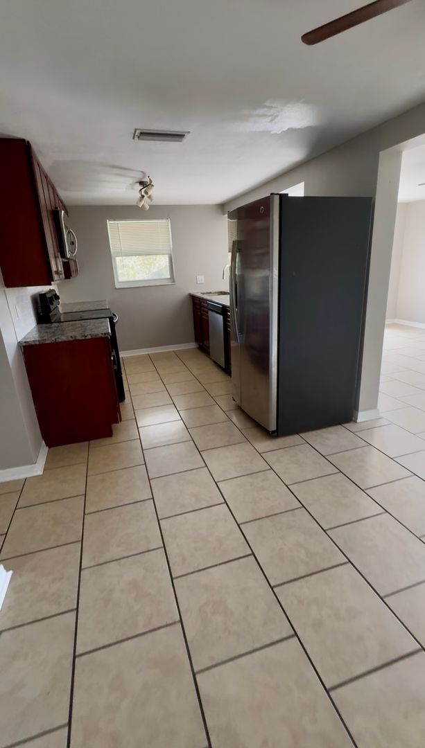 Foto del edificio - Lovely 3 Bed 2.5 Bath w/ Den and 2 Car Garage