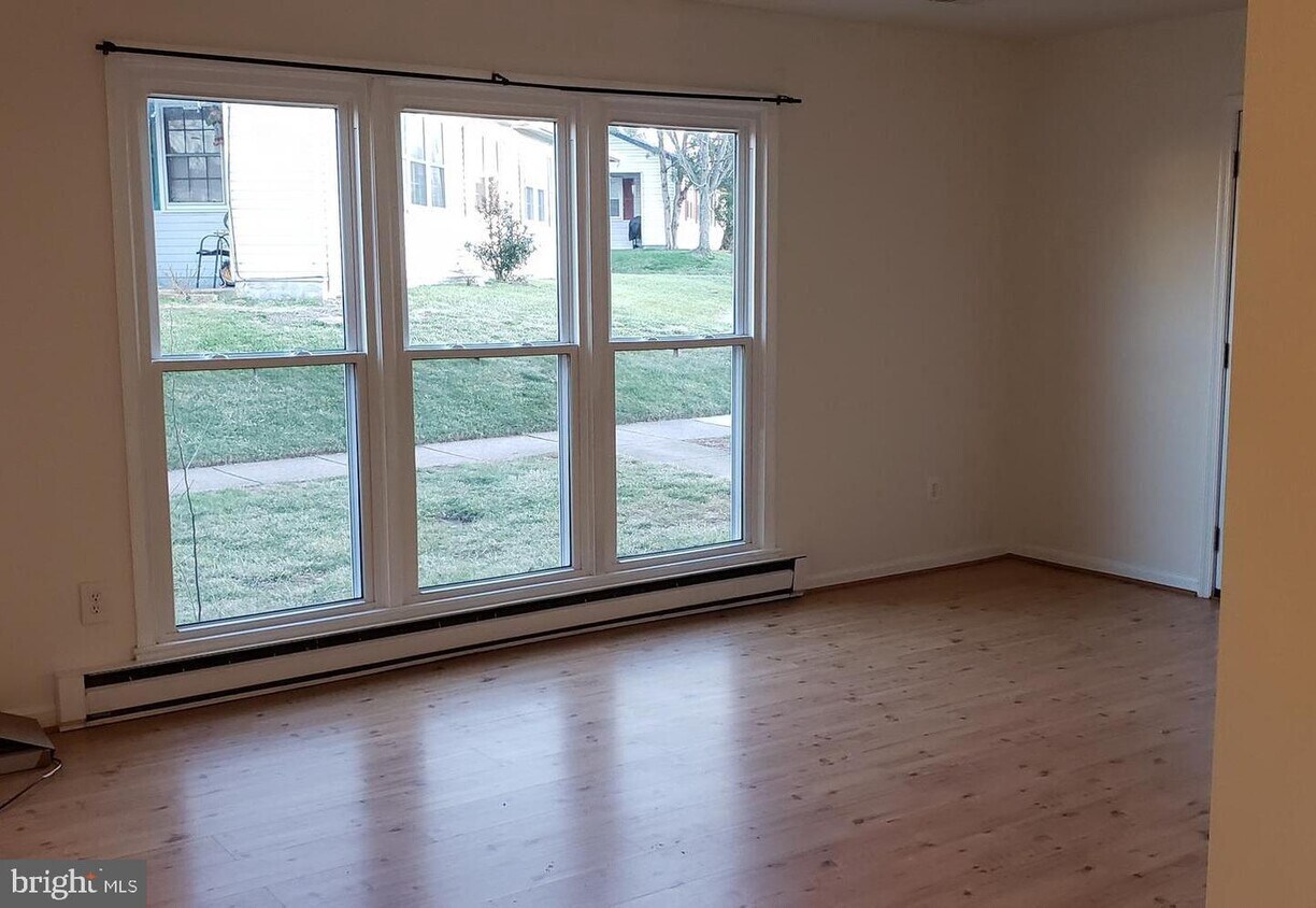 7667 Callan Dr, Manassas, VA 20109 Condo for Rent in Manassas, VA