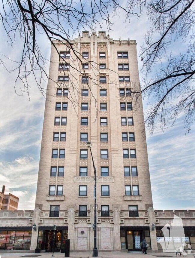 Building Photo - 5050 N Sheridan Rd