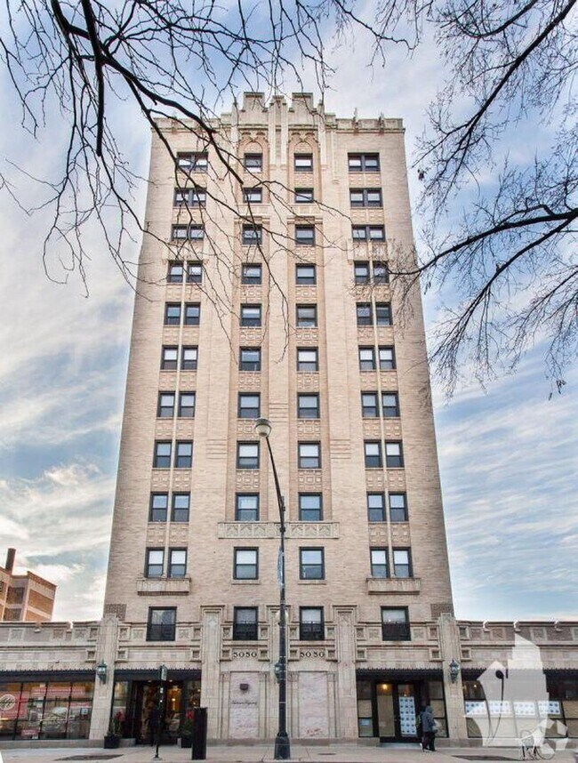 Building Photo - 5050 N Sheridan Rd