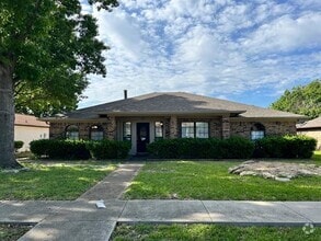 Building Photo - 1004 Simon Dr