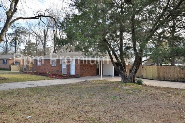 Building Photo - 5804 Groom Rd