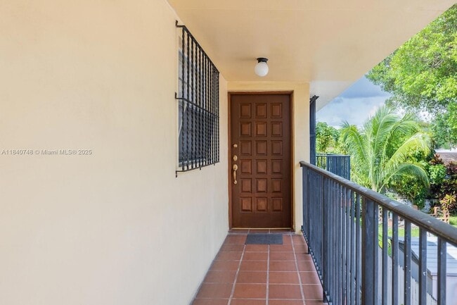 Foto del edificio - 2368 SW 32nd Ave