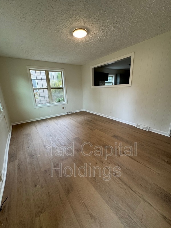 Foto del edificio - 2647 Dudley St