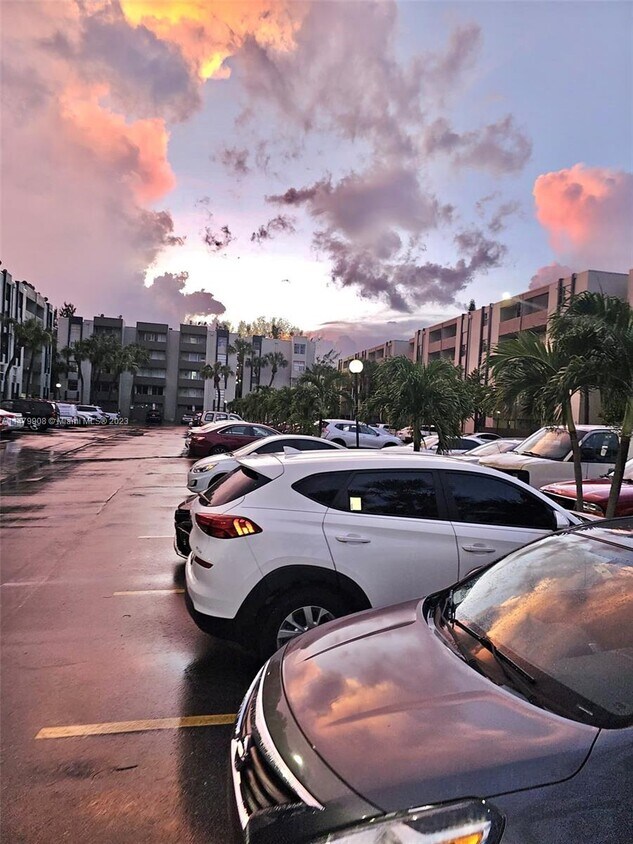 Foto del edificio - 10000 NW 80th Ct