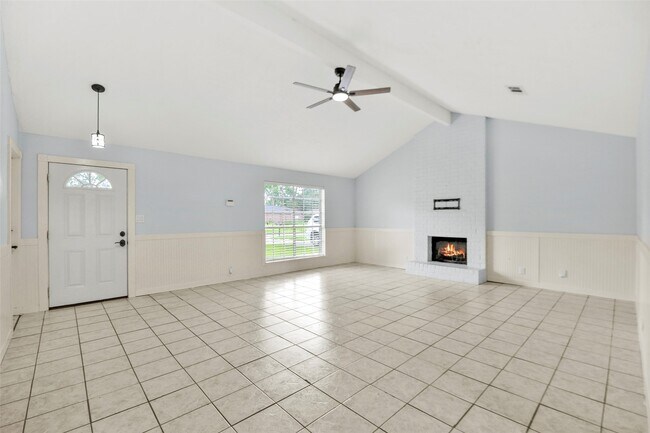 Foto del edificio - 16310 Cypress Valley Dr