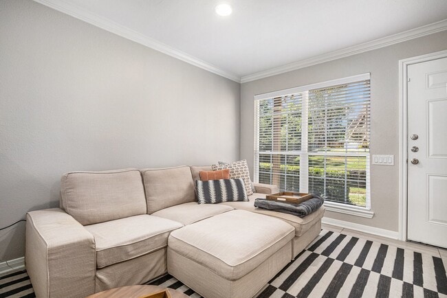 Building Photo - 1880 White Oak Dr