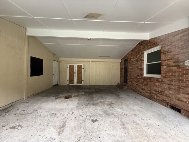 Building Photo - 825 Stoneykirk Dr