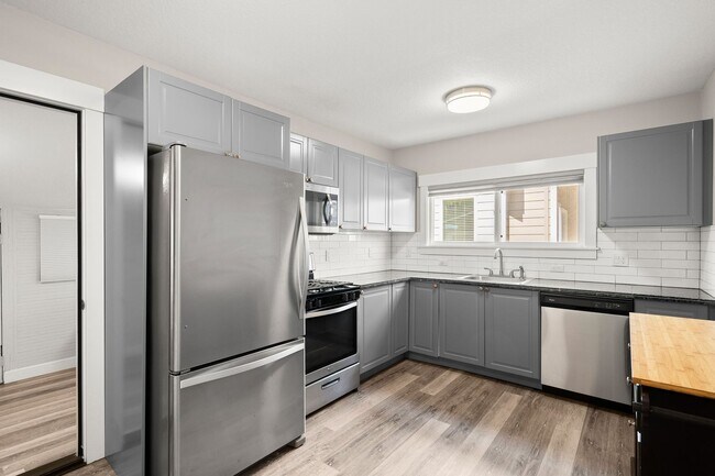 Building Photo - Charming 3 Bedroom/1 Bath Jennings Lodge home