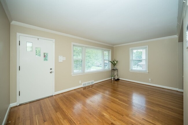 Building Photo - 9725 Durham Dr