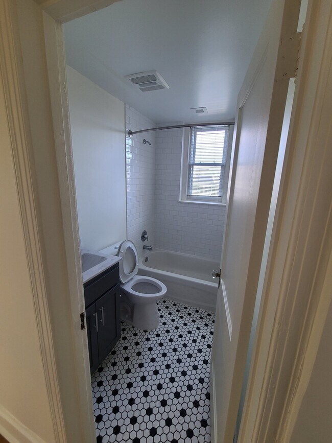 Foto del edificio - 5040-5040 New Hampshire Ave NW