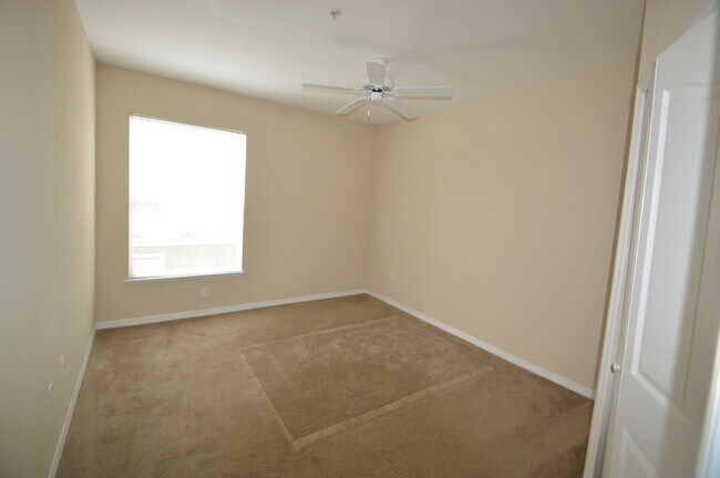 Building Photo - RIVERVIEW: Allegro Palms - Gated Community...