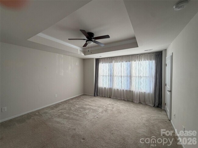 Foto del edificio - 318 Willow Wood Ct