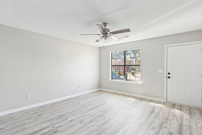 Building Photo - 114 Johnny Reb Dr