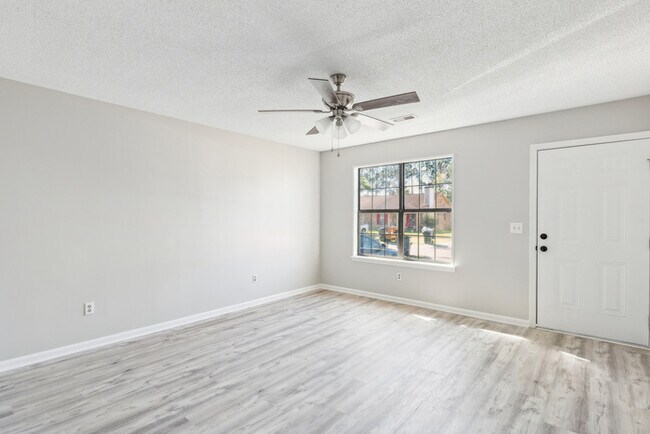 Foto del edificio - 114 Johnny Reb Dr