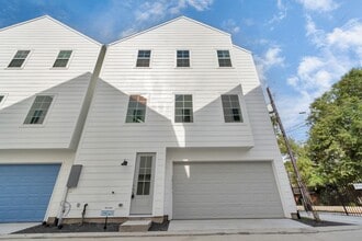 Building Photo - 2007 Bauer Dr