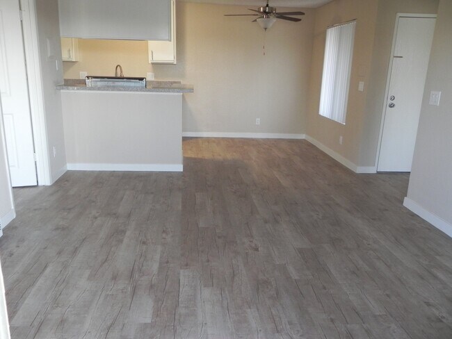 Foto del edificio - 8602 Chapman Ave