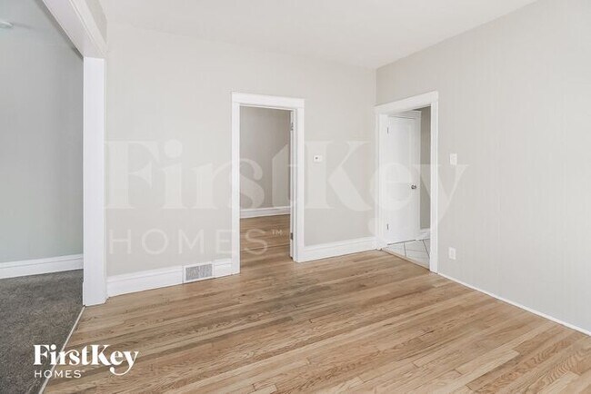Foto del edificio - 2235 S Harvey Ave
