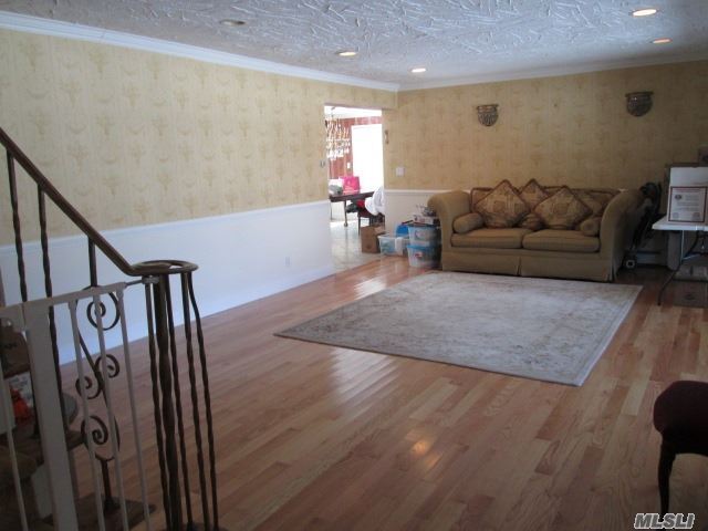 Building Photo - 10 Stevenson Dr