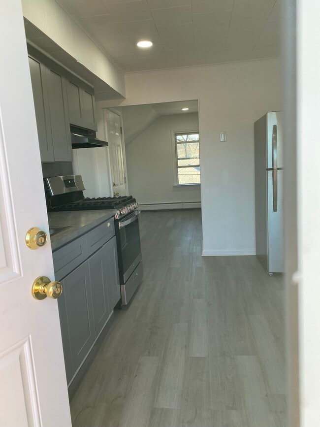 Building Photo - 56 Charles St