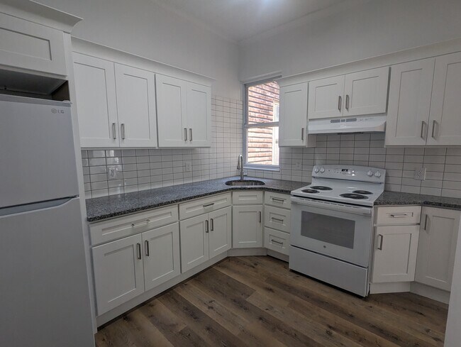 Building Photo - 136A Sherman Ave