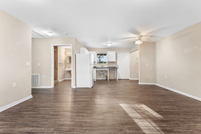 Photo - Golf View Apartments