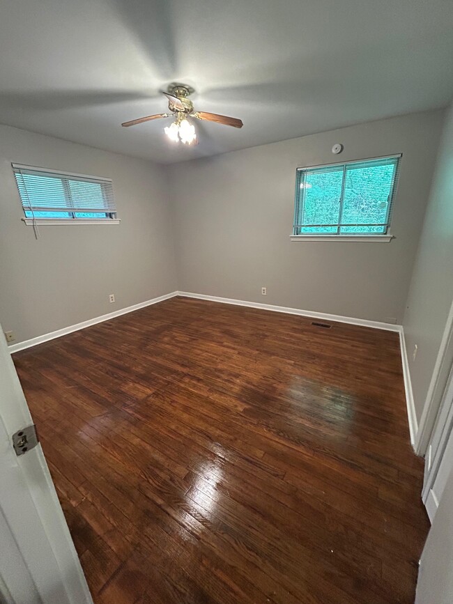 Building Photo - 3715 Rollingwood Dr